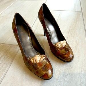 Stuart Weitzman metallic brown leather pump, size 8M